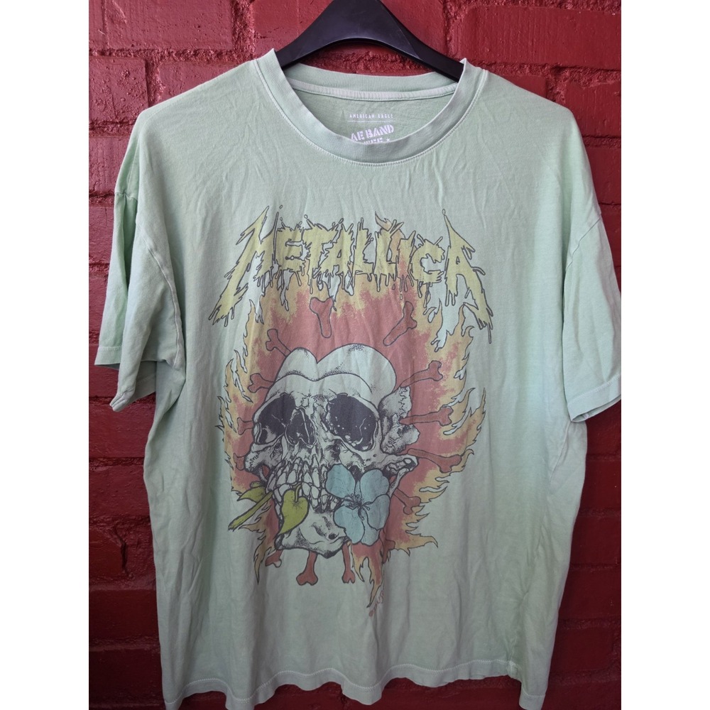 American Eagle Metallica Skull Flames Graphic Tee Men's M Grunge Band Rock Y2K